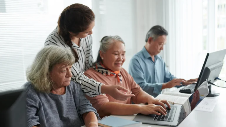 5 อาชีพเสริมสำหรับผู้สูงอายุที่ยังทำงานได้ โอกาสดีในยุค Silver Workforce