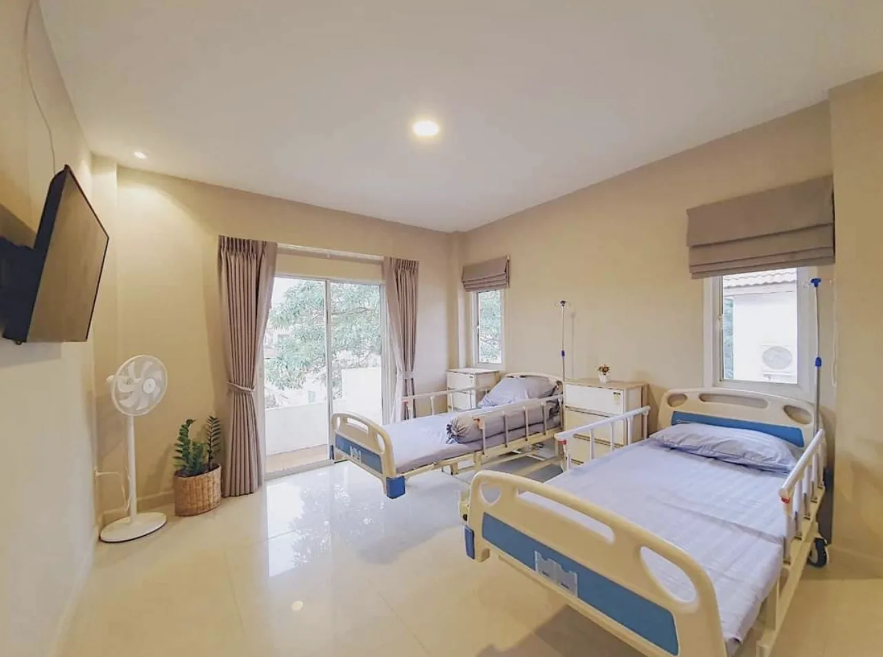 ศูนย์ดูแลผู้สูงอายุ และผู้ป่วยระยะพักฟื้น รังสิต​ CNH​ NURSINGHOME​