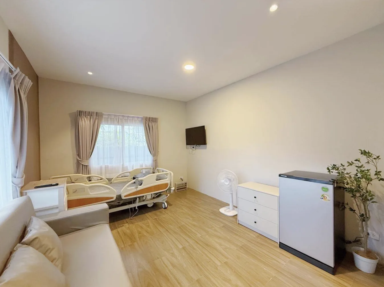 ศูนย์ดูแลผู้สูงอายุ และผู้ป่วยระยะพักฟื้น CNH NURSINGHOME สาขาเลียบทางด่วน รามอินทรา (Chapter Nursinghome) รูปบรรยากาศ 5