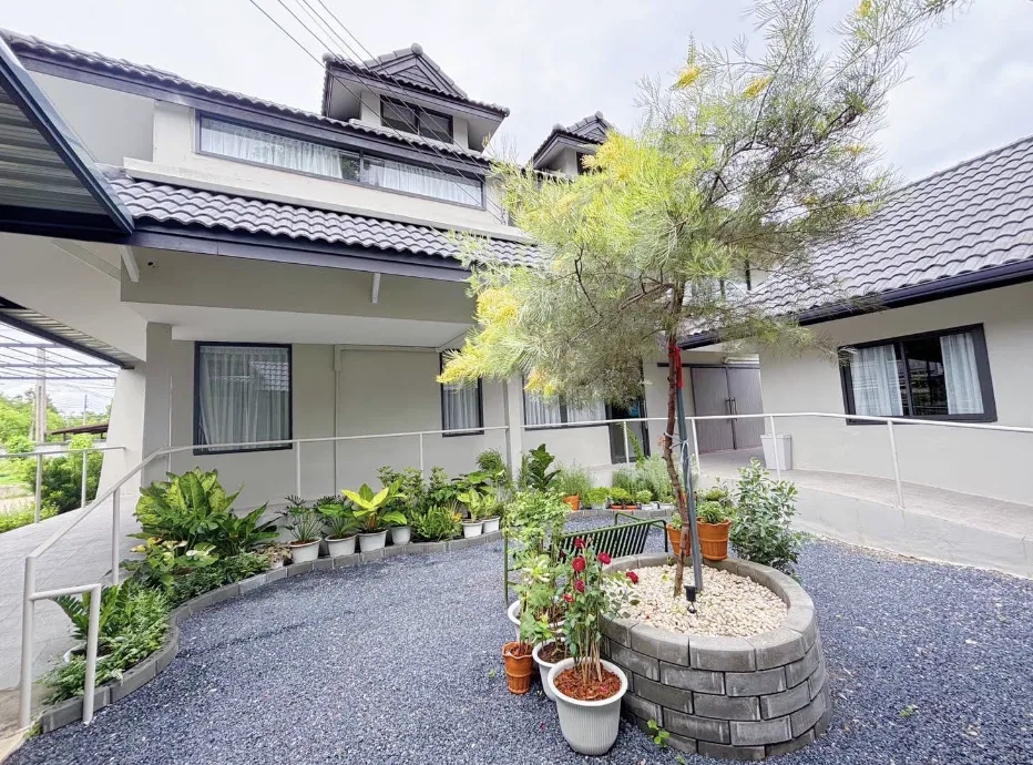 CNH Nursing Home (สาขาวัชรพล)